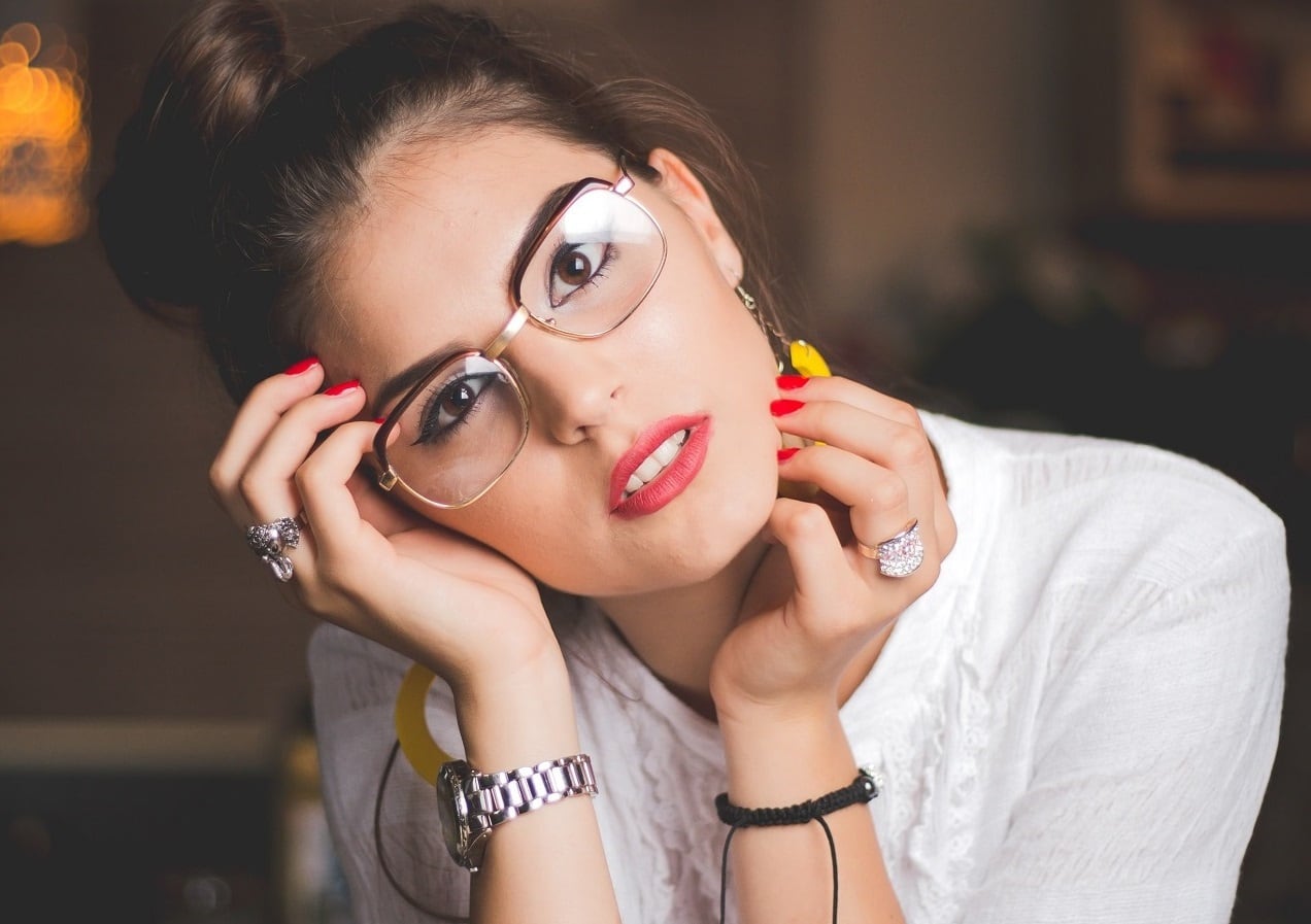 Eye makeup for spectacle wearers – 5 golden rules to follow