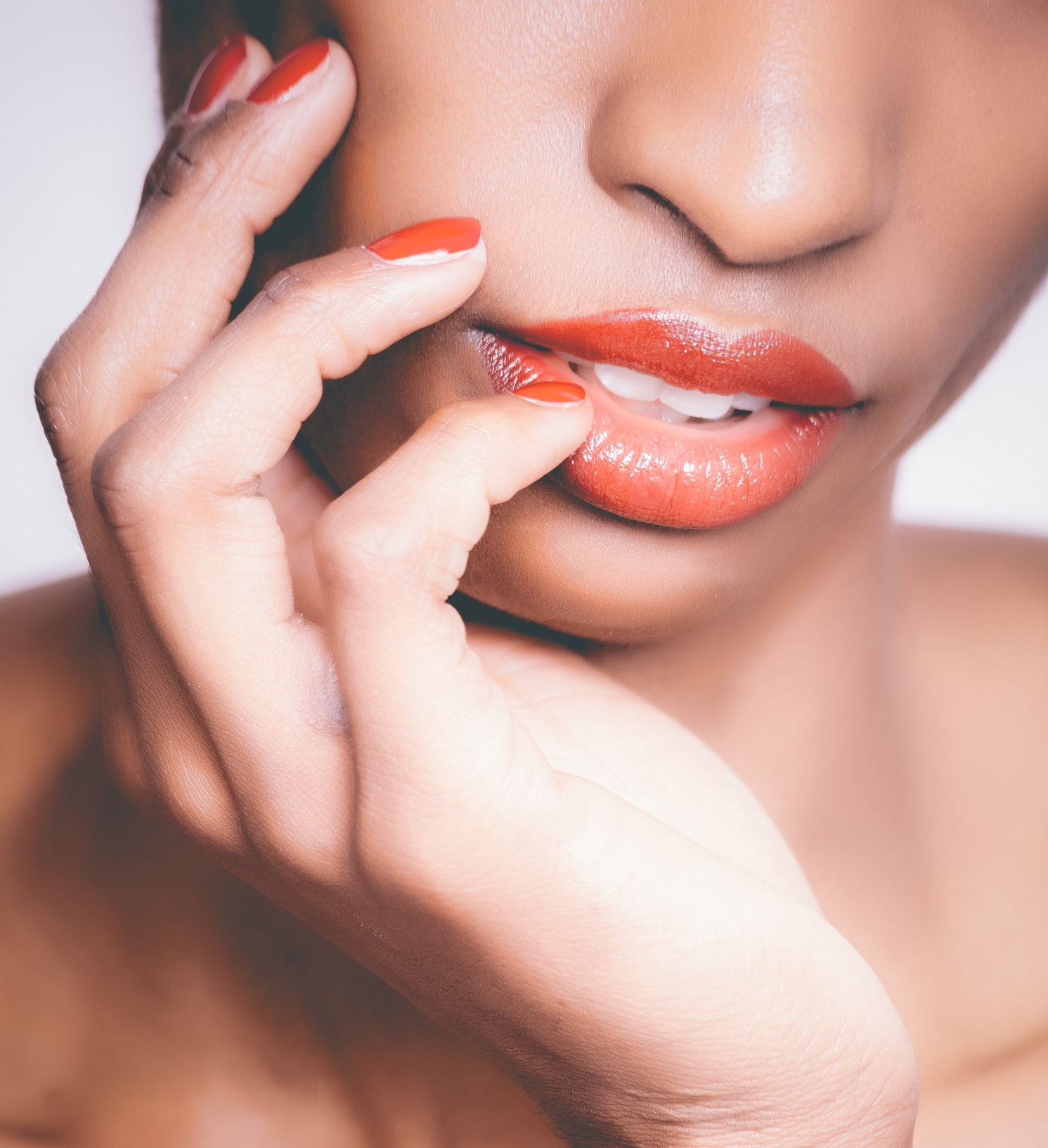 How to enlarge your lips without the help of a syringe? Here are some foolproof tricks